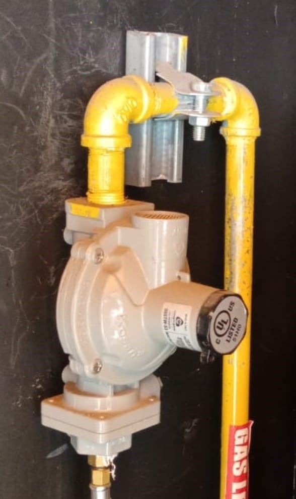 Valvula y sujeción de vía de abasto de Gas LP